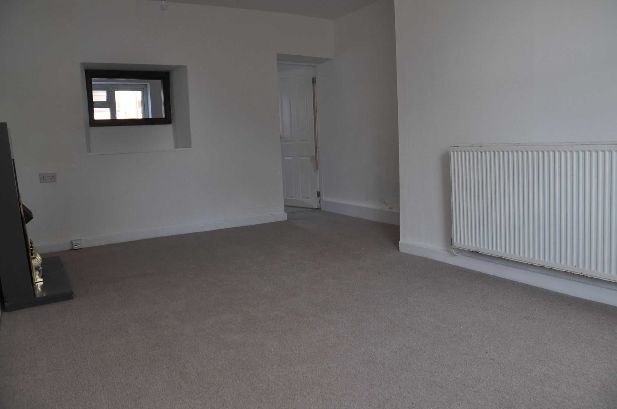 2 bedroom mid terraced house To Let in Holyhead - Property photograph.