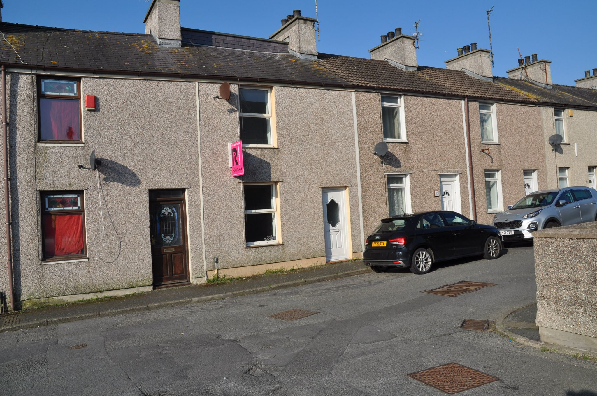 2 bedroom mid terraced house To Let in Holyhead - Property photograph.