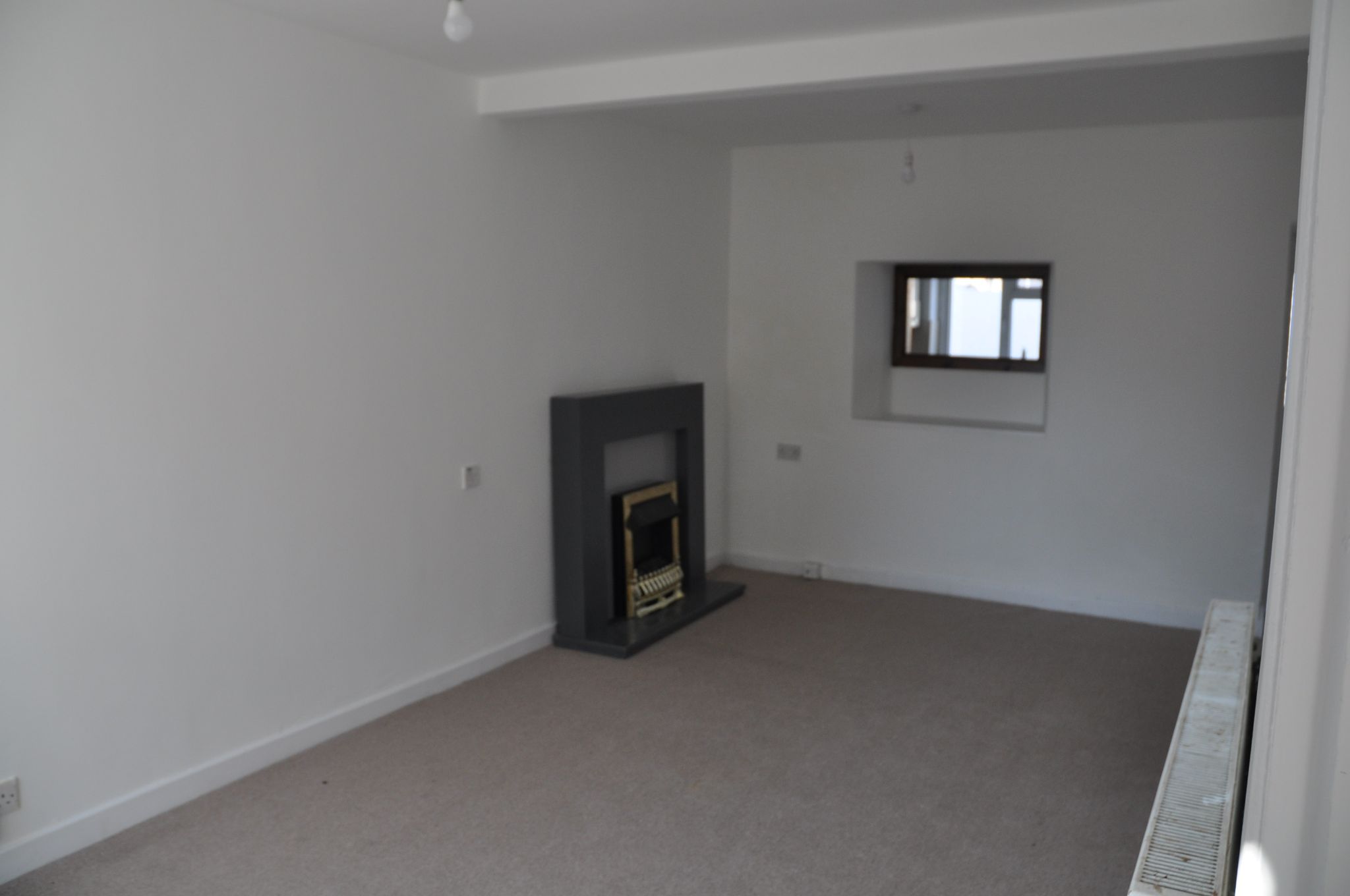 2 bedroom mid terraced house To Let in Holyhead - Property photograph.