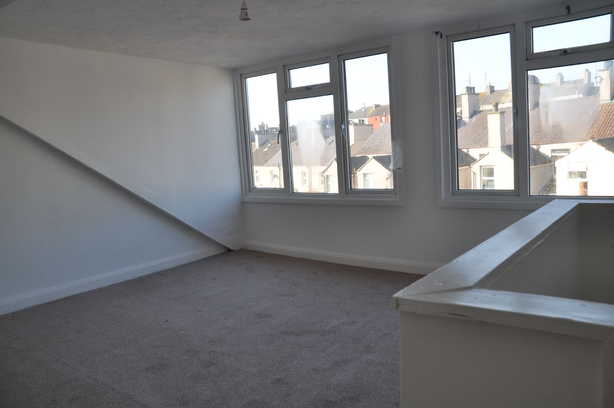 2 bedroom mid terraced house To Let in Holyhead - Photograph 8.