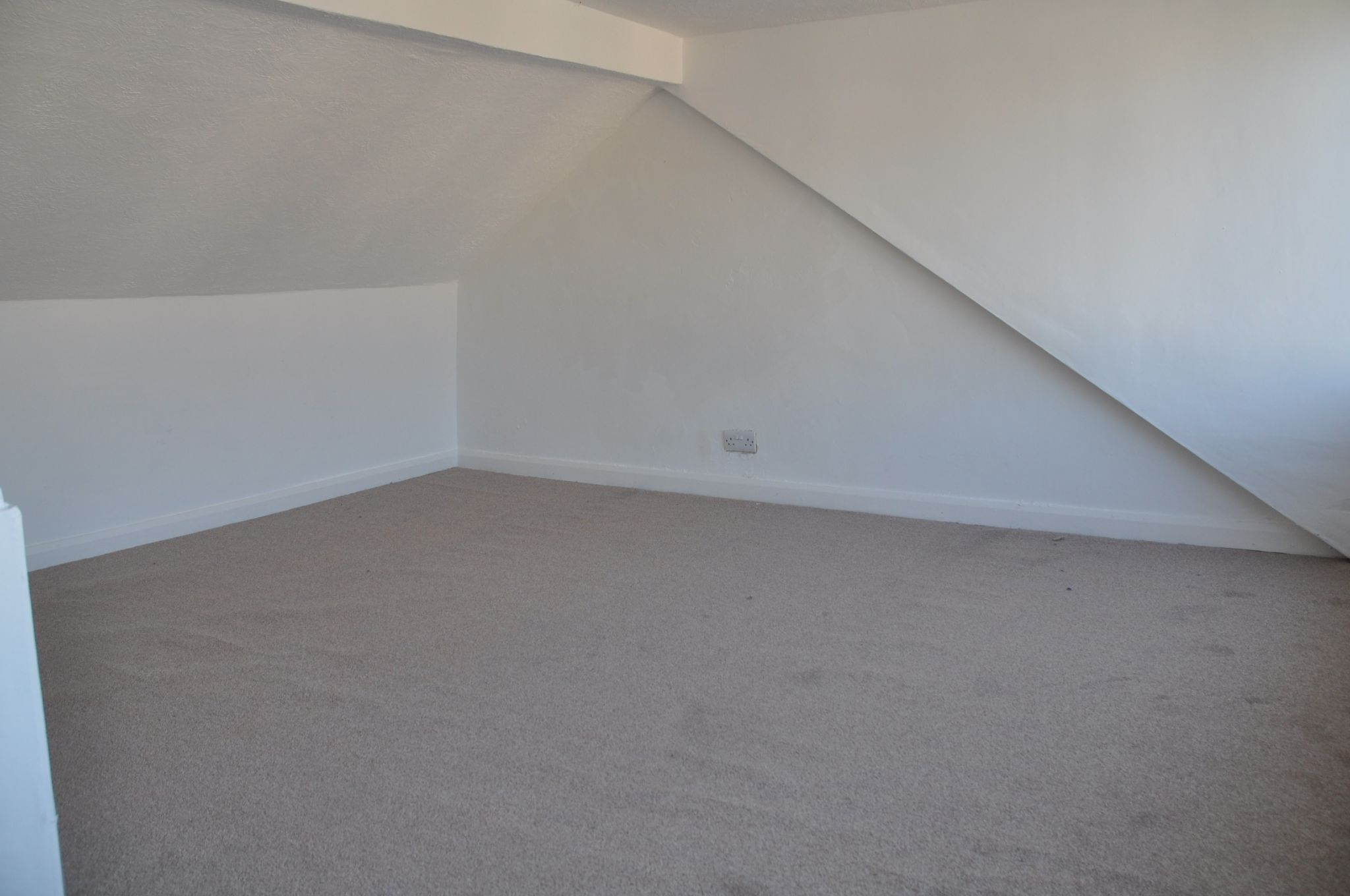 2 bedroom mid terraced house To Let in Holyhead - Photograph 9.