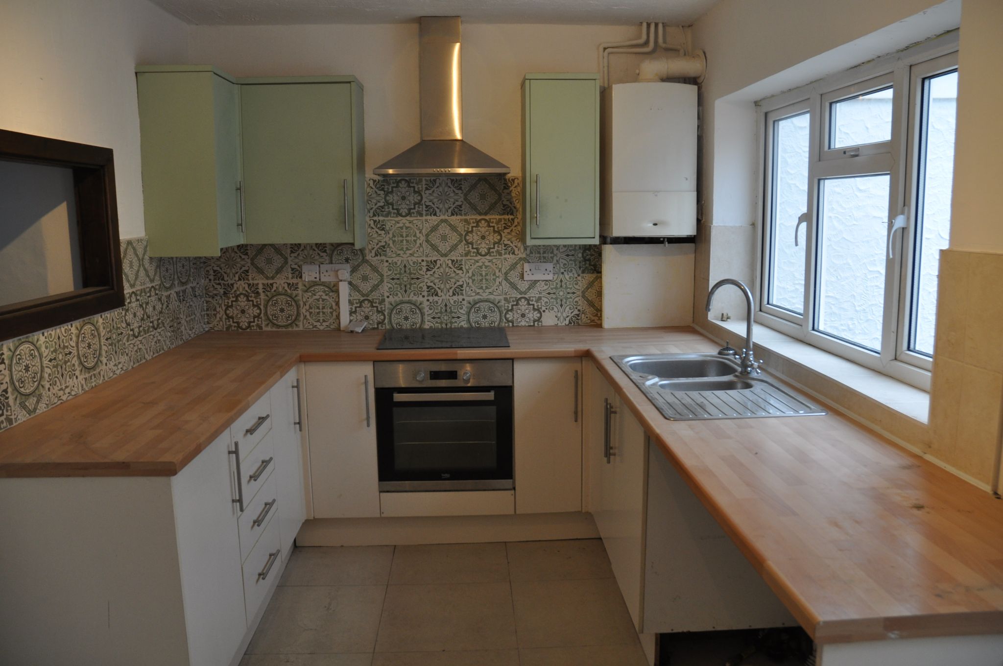 2 bedroom mid terraced house To Let in Holyhead - Photograph 5.
