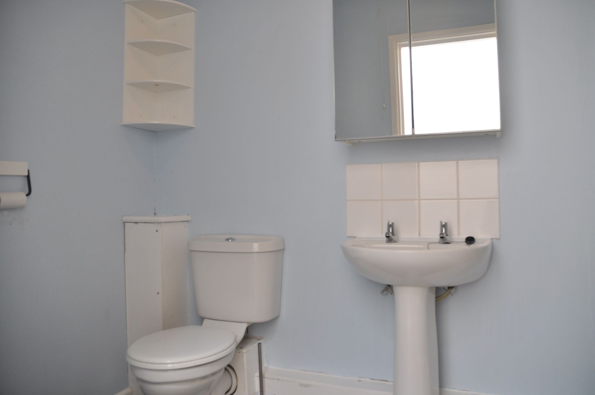 1 bedroom flat flat/apartment To Let in Llangefni - Photograph 5.