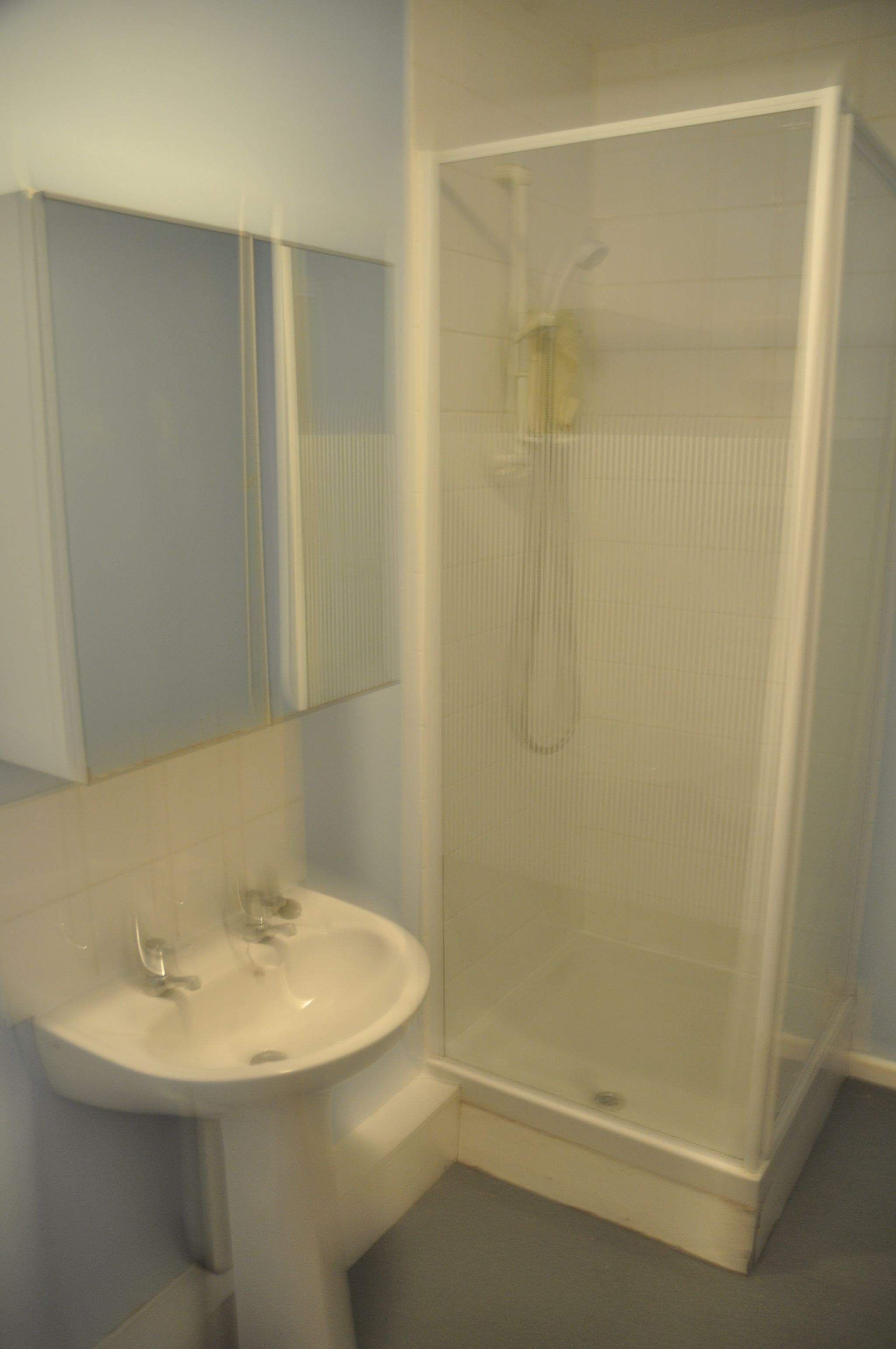 1 bedroom flat flat/apartment To Let in Llangefni - Photograph 4.