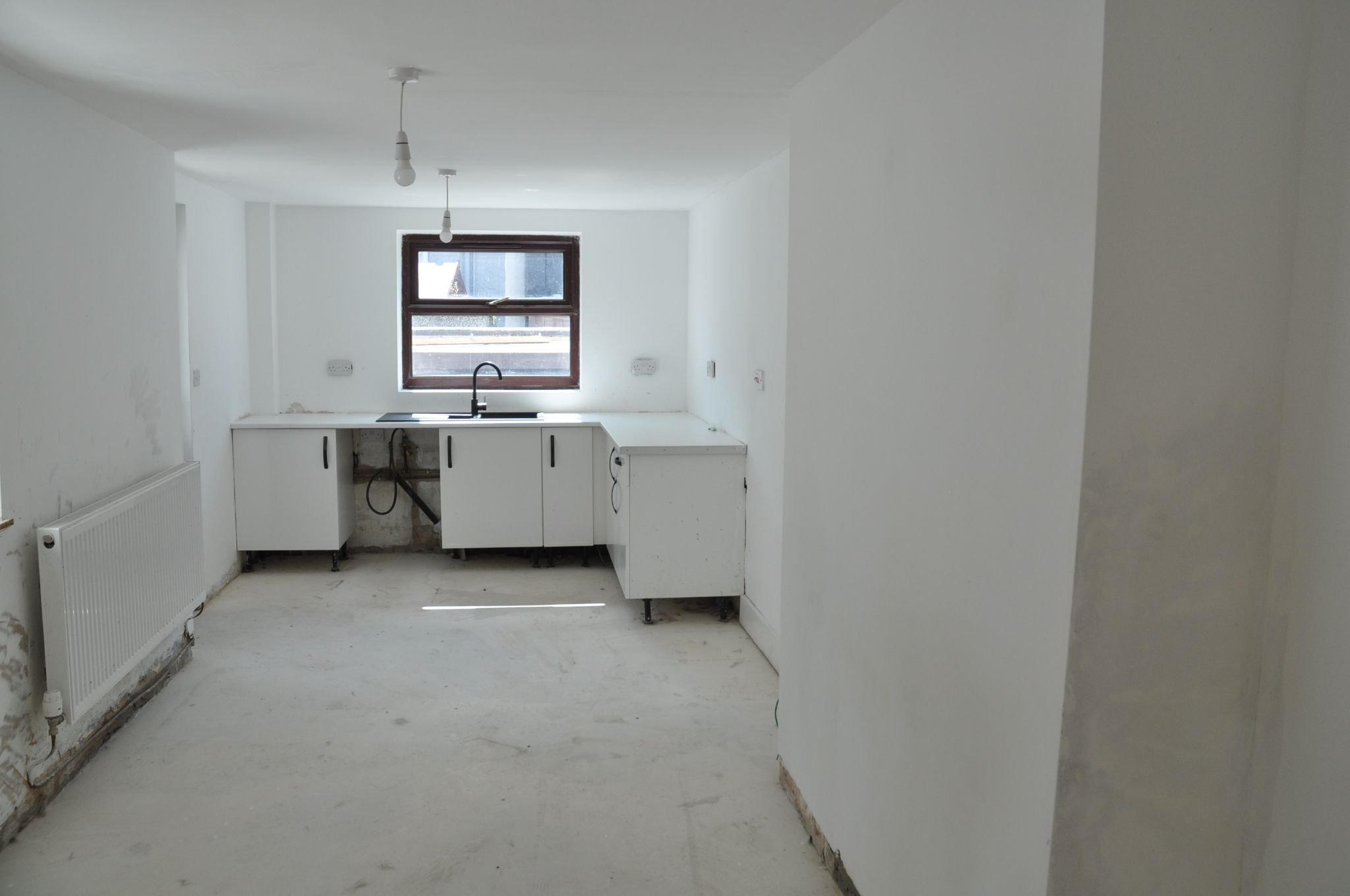 3 bedroom end terraced house For Sale in Holyhead - Photograph 4.