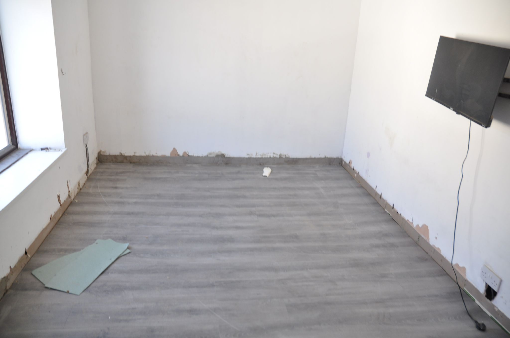 3 bedroom end terraced house For Sale in Holyhead - Photograph 6.