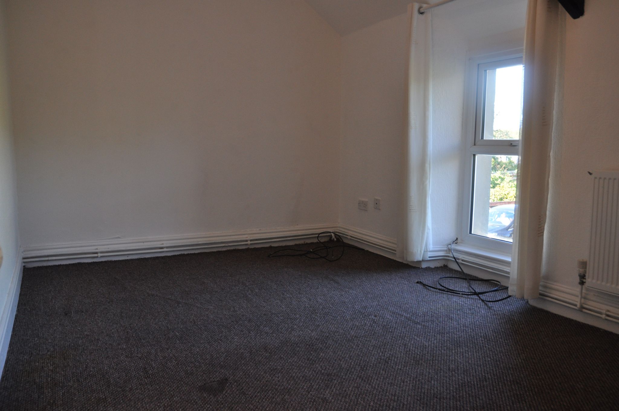 2 bedroom semi-detached house For Sale in Amlwch - Photograph 11.