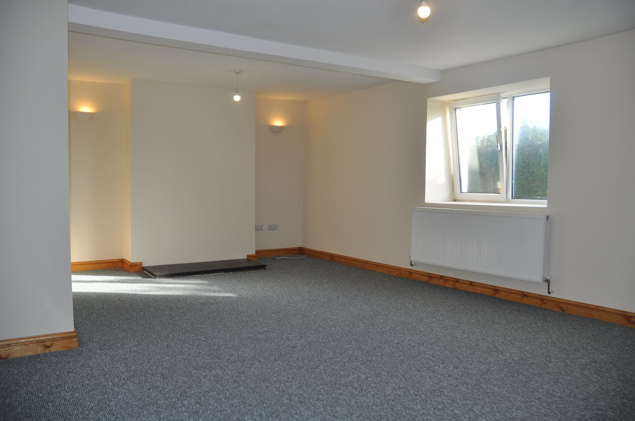 3 bedroom detached house To Let in Amlwch - Photograph 2.