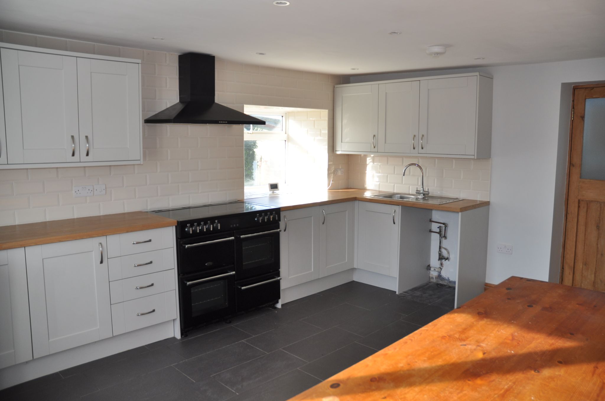 3 bedroom detached house To Let in Amlwch - Photograph 4.