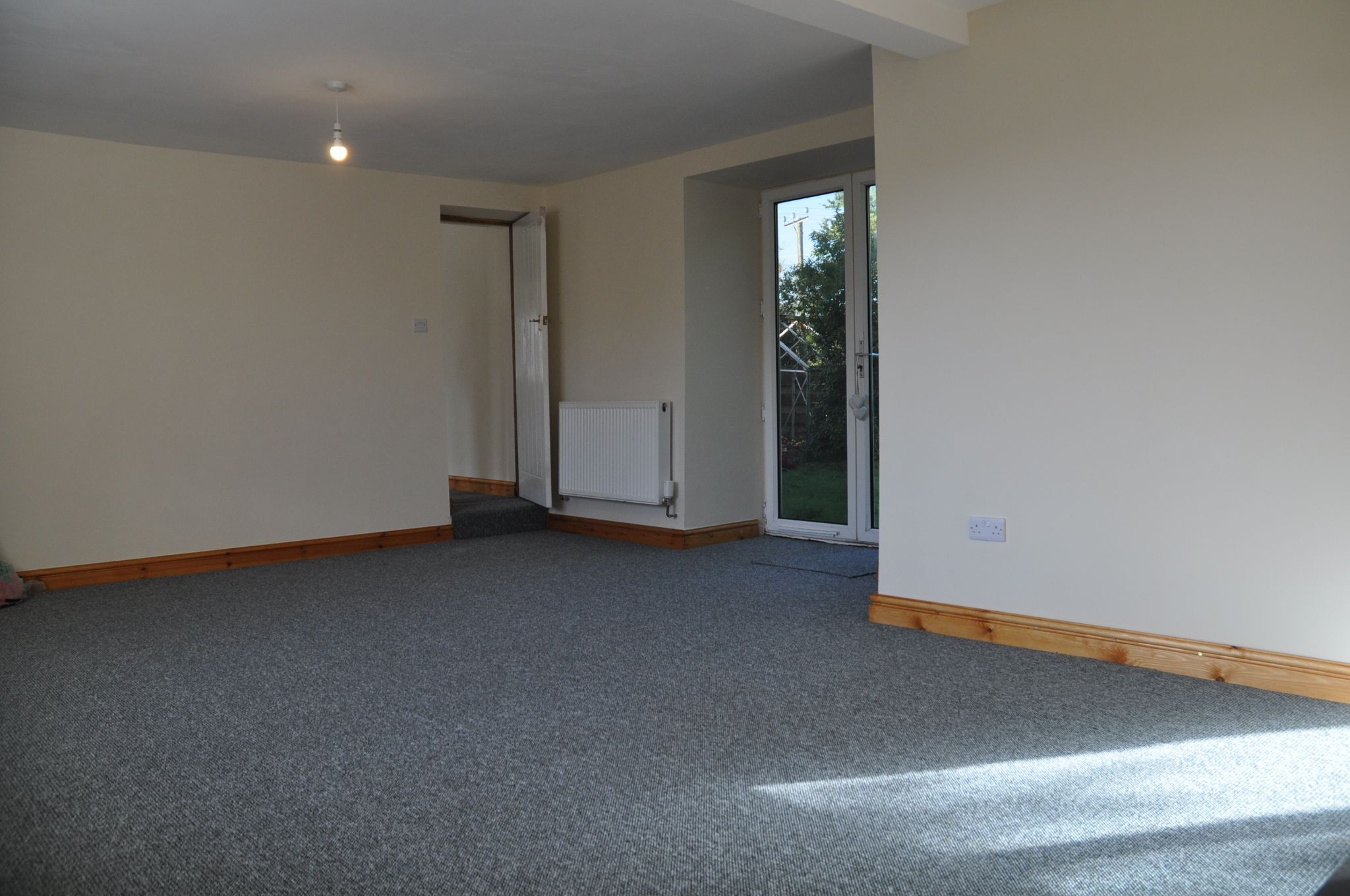 3 bedroom detached house To Let in Amlwch - Photograph 3.
