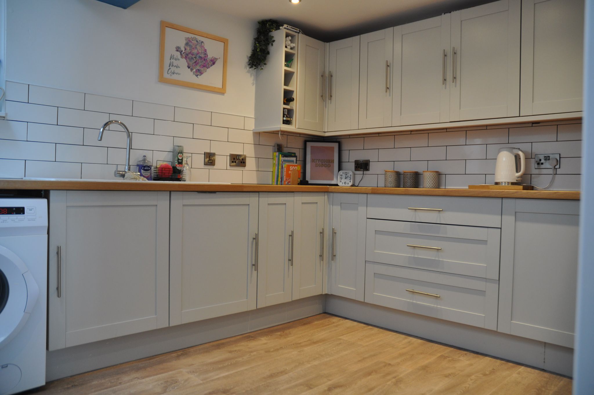 2 bedroom mid terraced house To Let in Holyhead - Photograph 4.