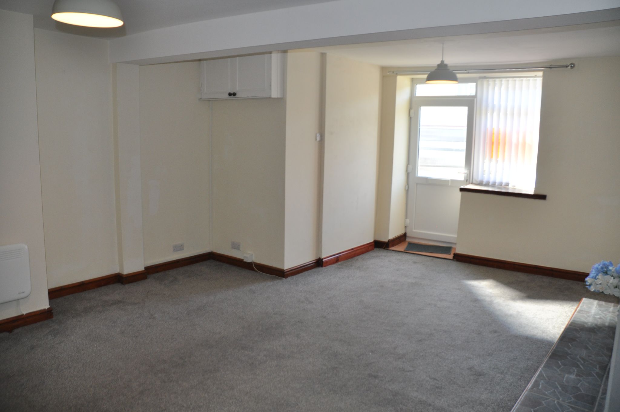 2 bedroom ground floor flat/apartment To Let in Bodorgan - Property photograph.