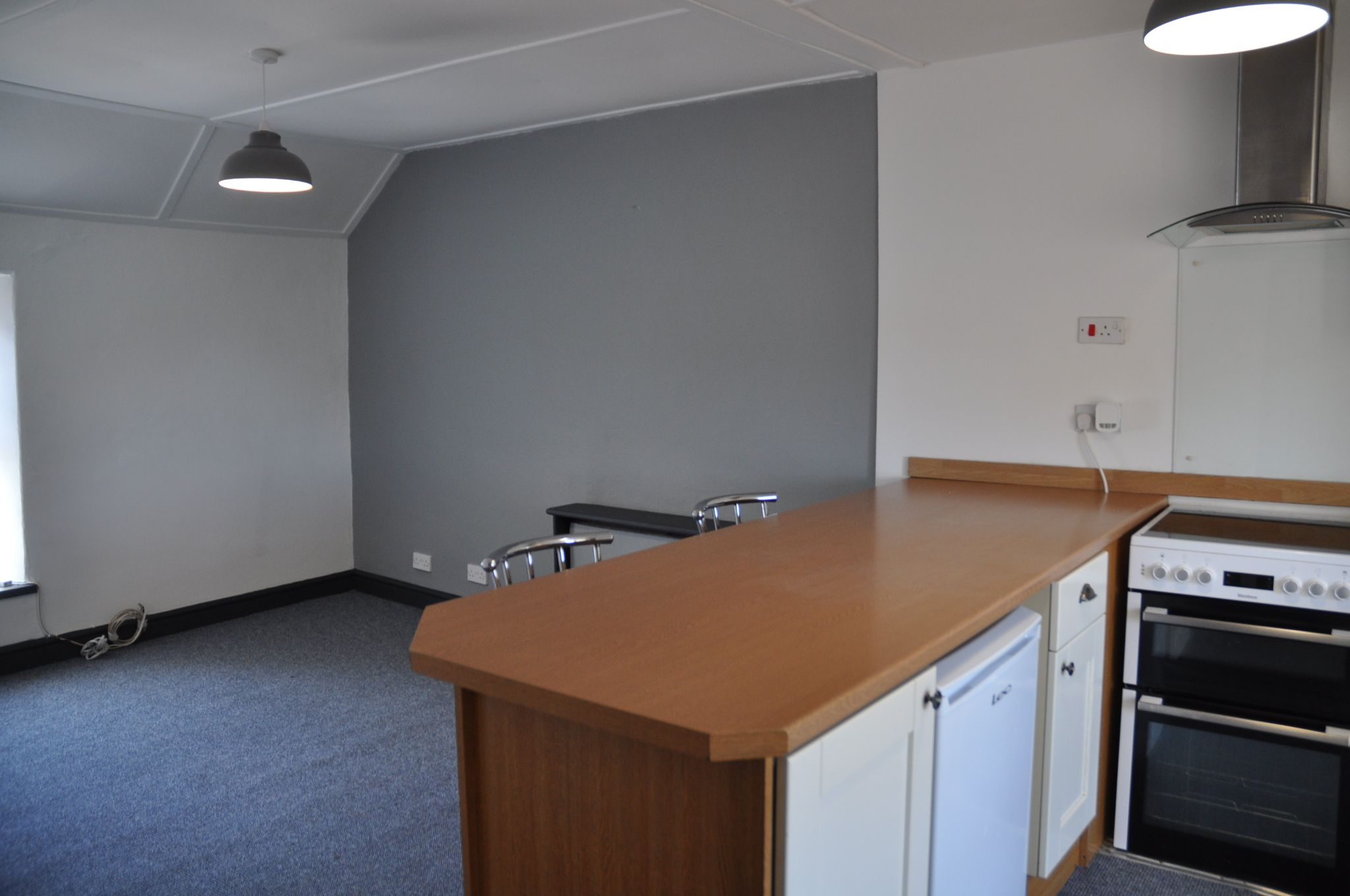 1 bedroom flat flat/apartment To Let in Bodorgan - Photograph 4.