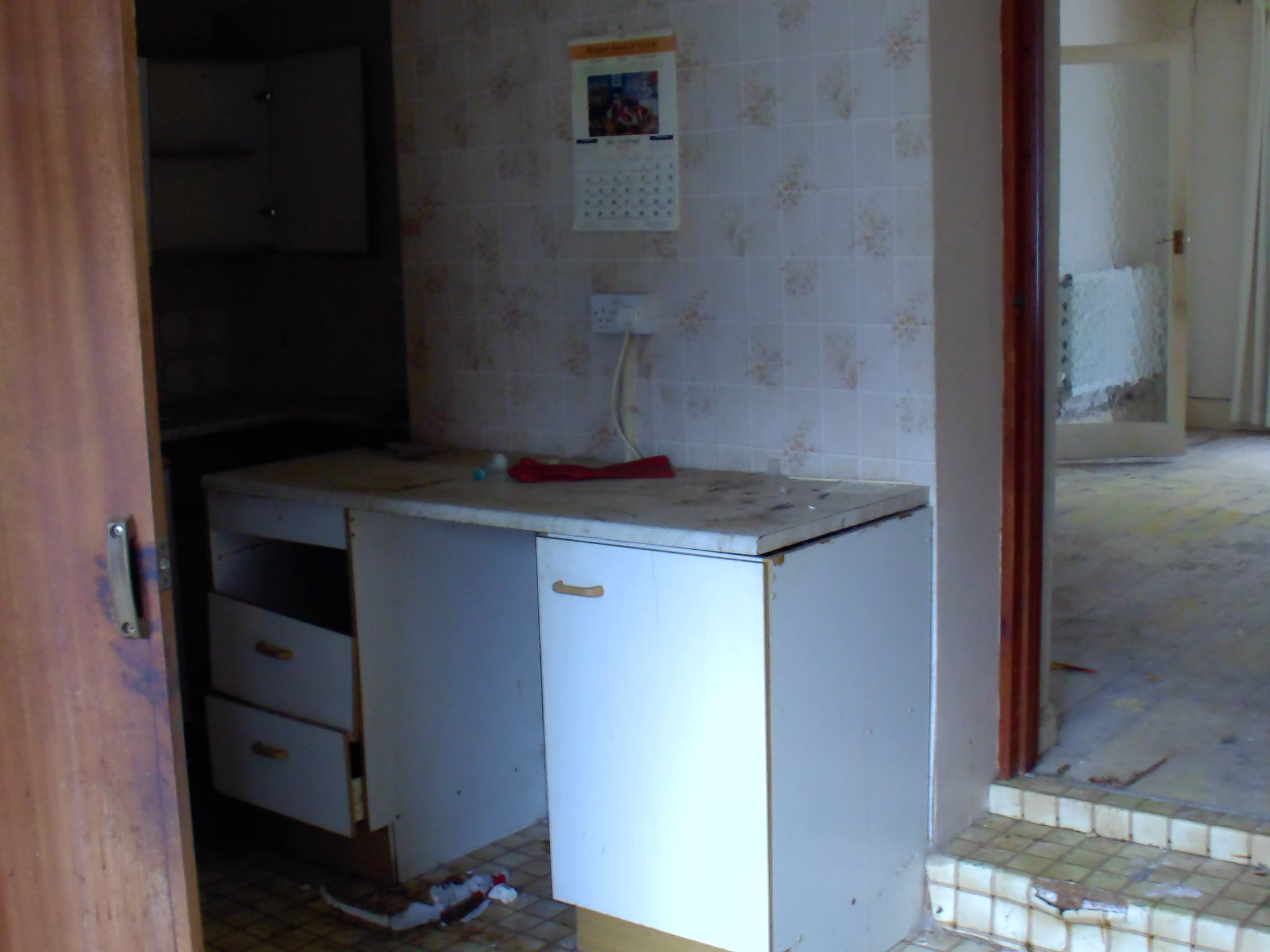 3 bedroom mid terraced house For Sale in Holyhead - Photograph 4.