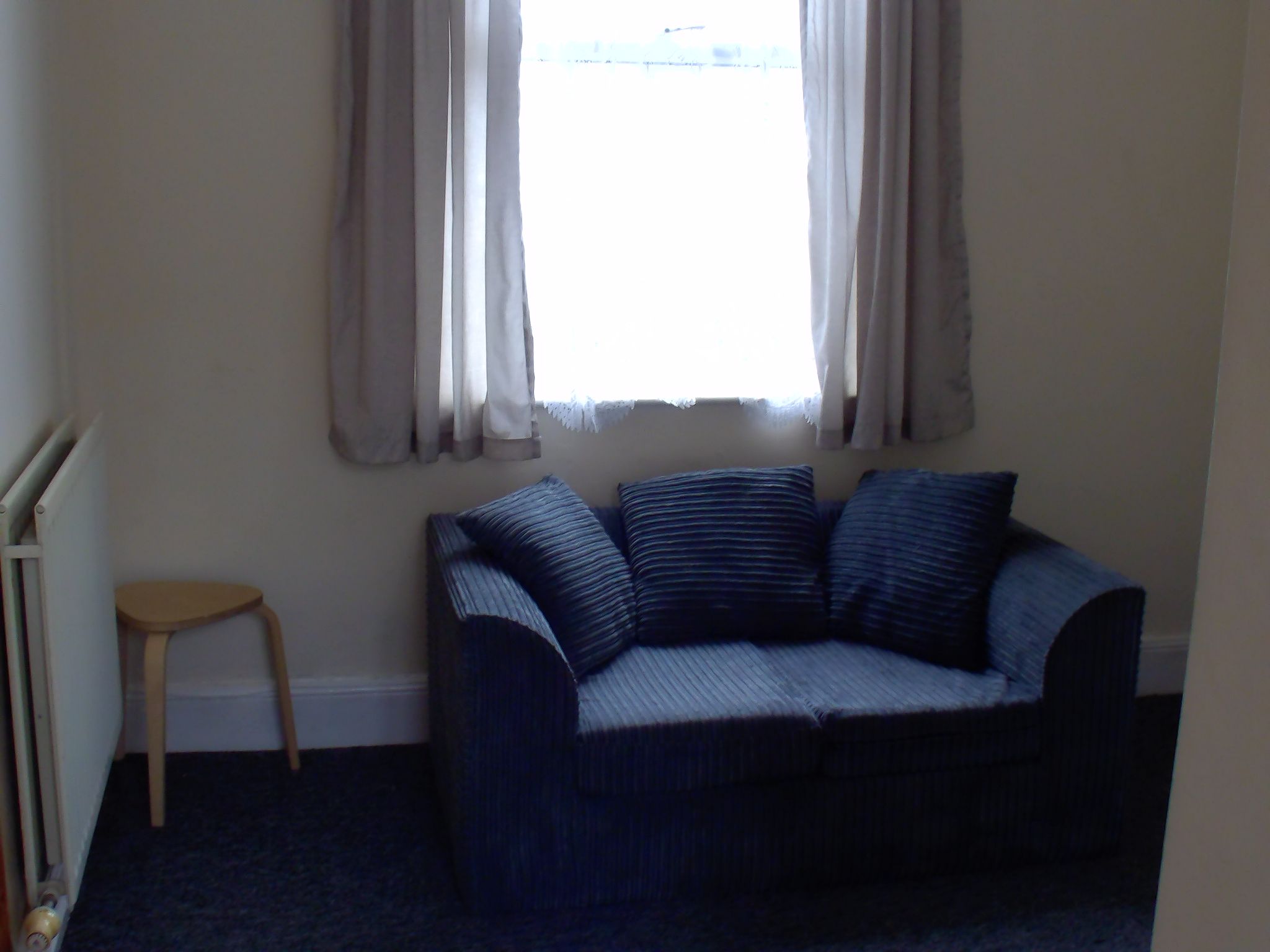 1 bedroom bedsit flat/apartment To Let in Holyhead - Photograph 2.