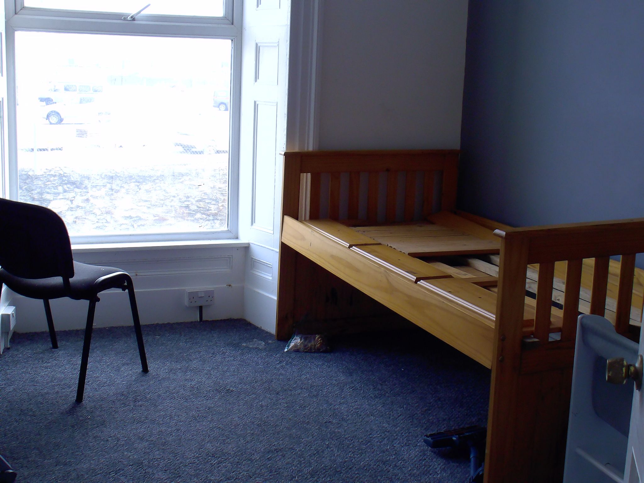 5 bedroom mid terraced house For Sale in Holyhead - Photograph 6.