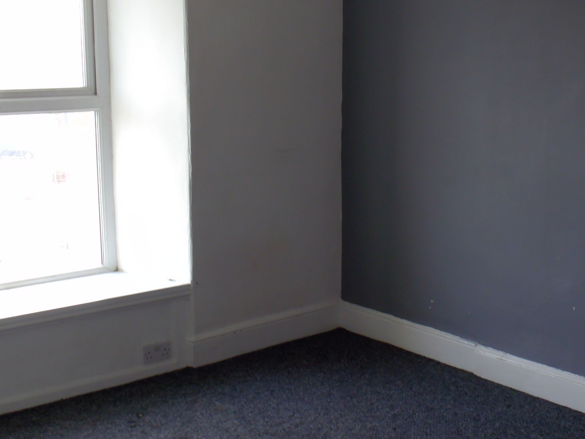 5 bedroom mid terraced house For Sale in Holyhead - Photograph 8.