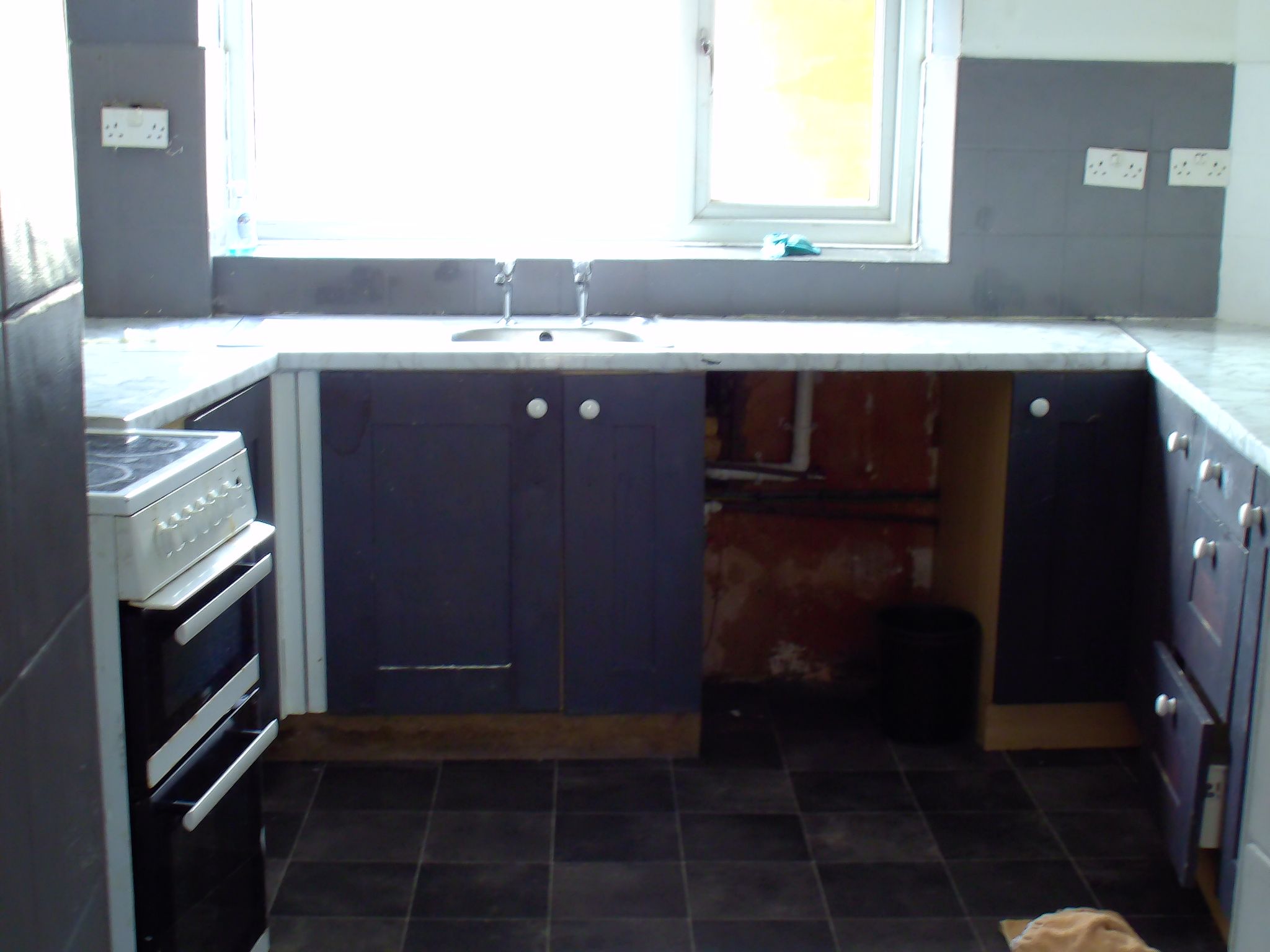5 bedroom mid terraced house For Sale in Holyhead - Photograph 4.