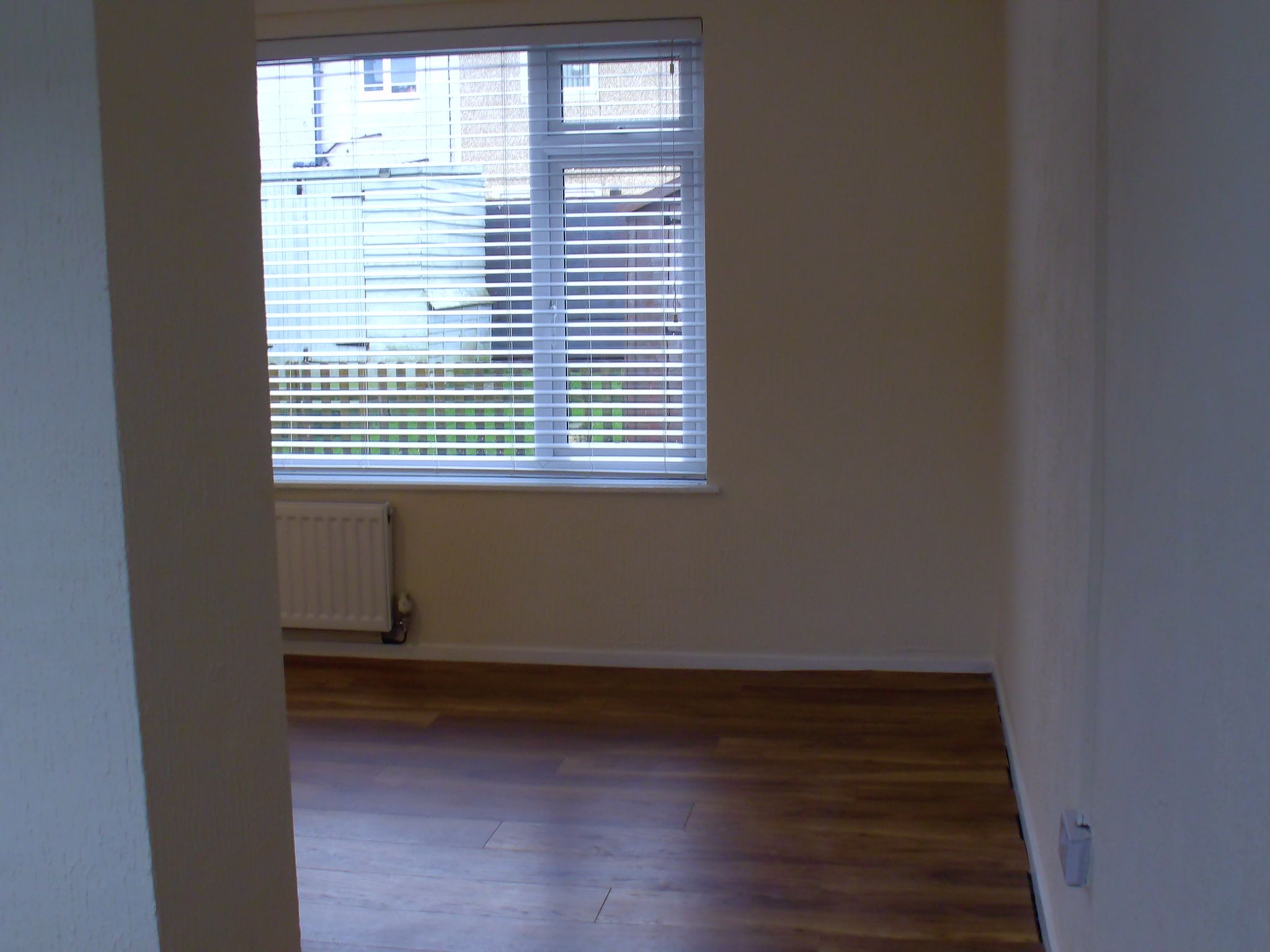 3 bedroom mid terraced house To Let in Holyhead - Property photograph.