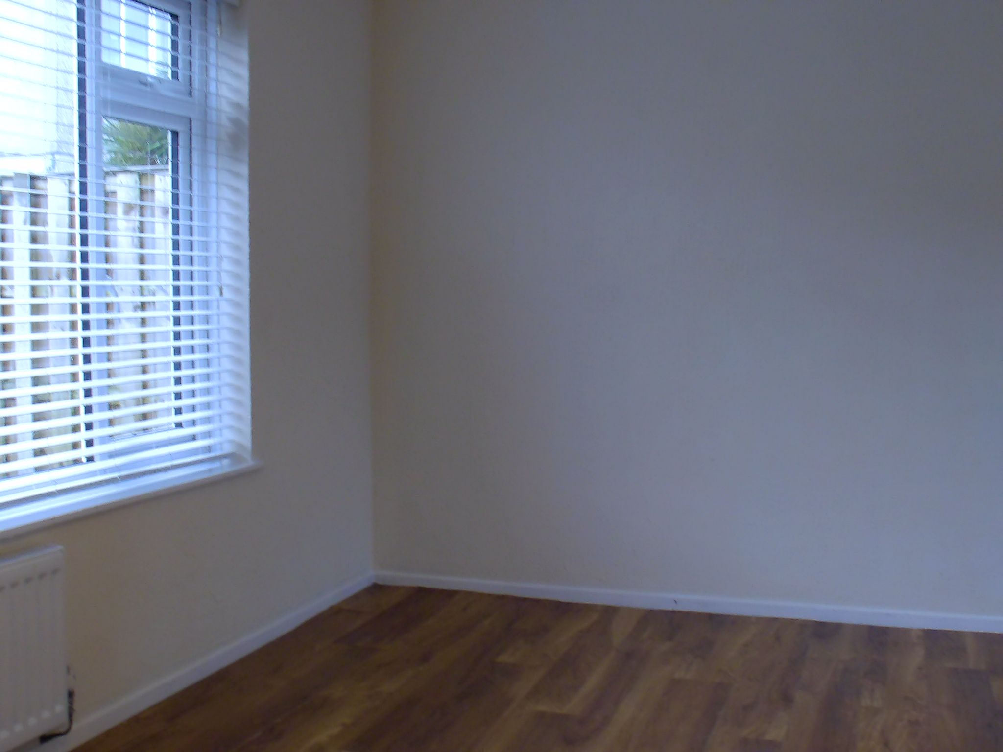 3 bedroom mid terraced house To Let in Holyhead - Photograph 4.