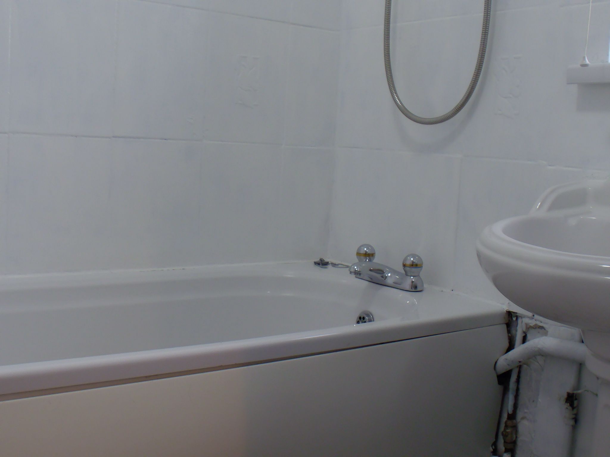 3 bedroom mid terraced house To Let in Holyhead - Photograph 7.