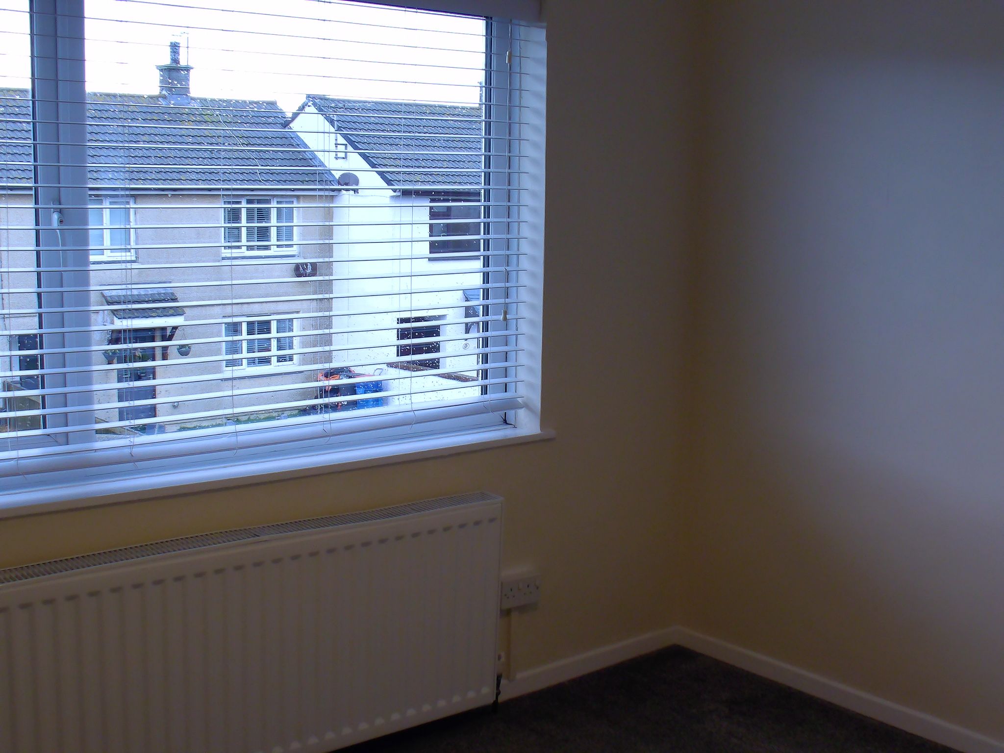 3 bedroom mid terraced house To Let in Holyhead - Photograph 8.
