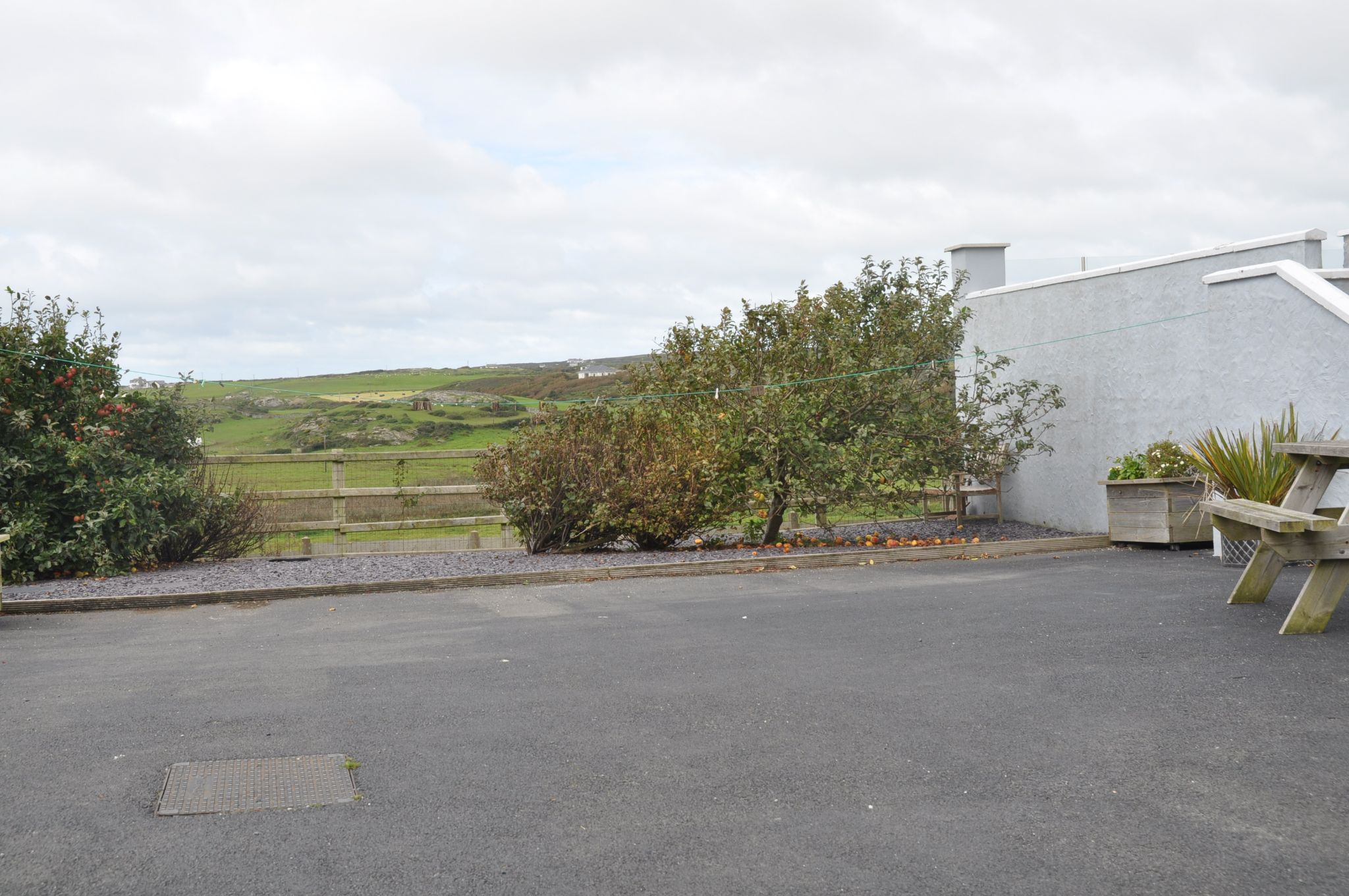 2 bedroom ground floor flat/apartment To Let in Holyhead - Photograph 8.