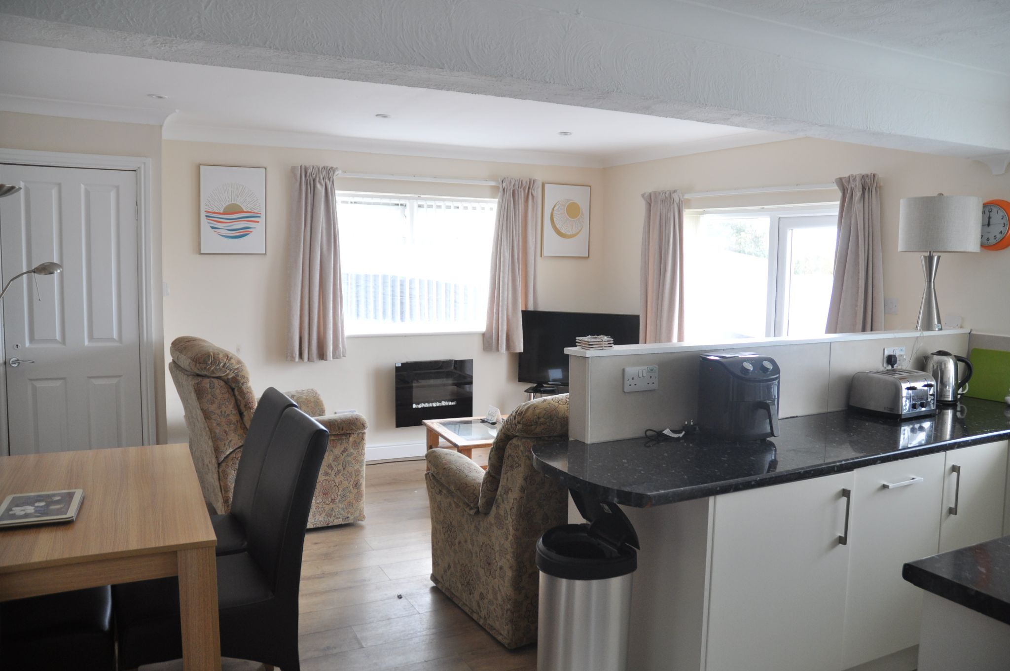 2 bedroom ground floor flat/apartment To Let in Holyhead - Photograph 4.