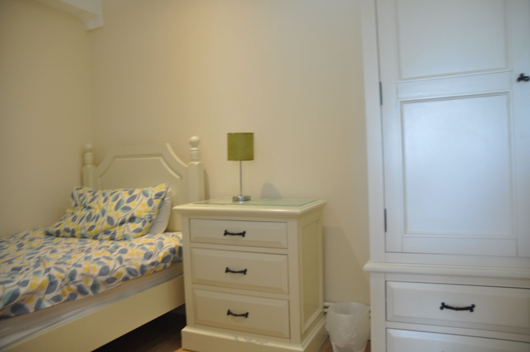 2 bedroom ground floor flat/apartment To Let in Holyhead - Photograph 7.