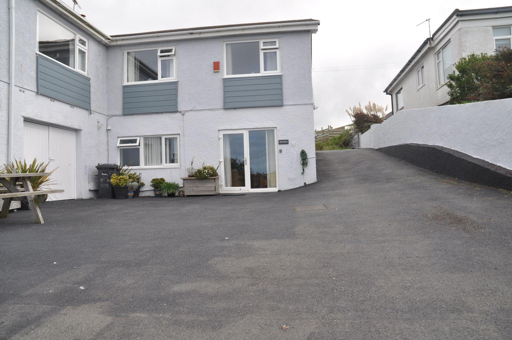2 bedroom ground floor flat/apartment To Let in Holyhead - Property photograph.