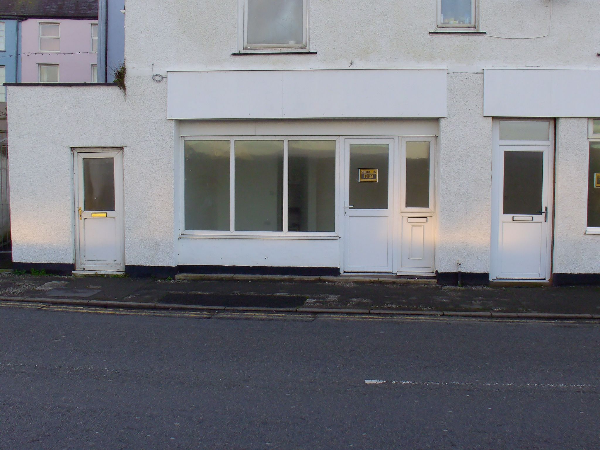 Shop To Let in Holyhead - Photograph 1.