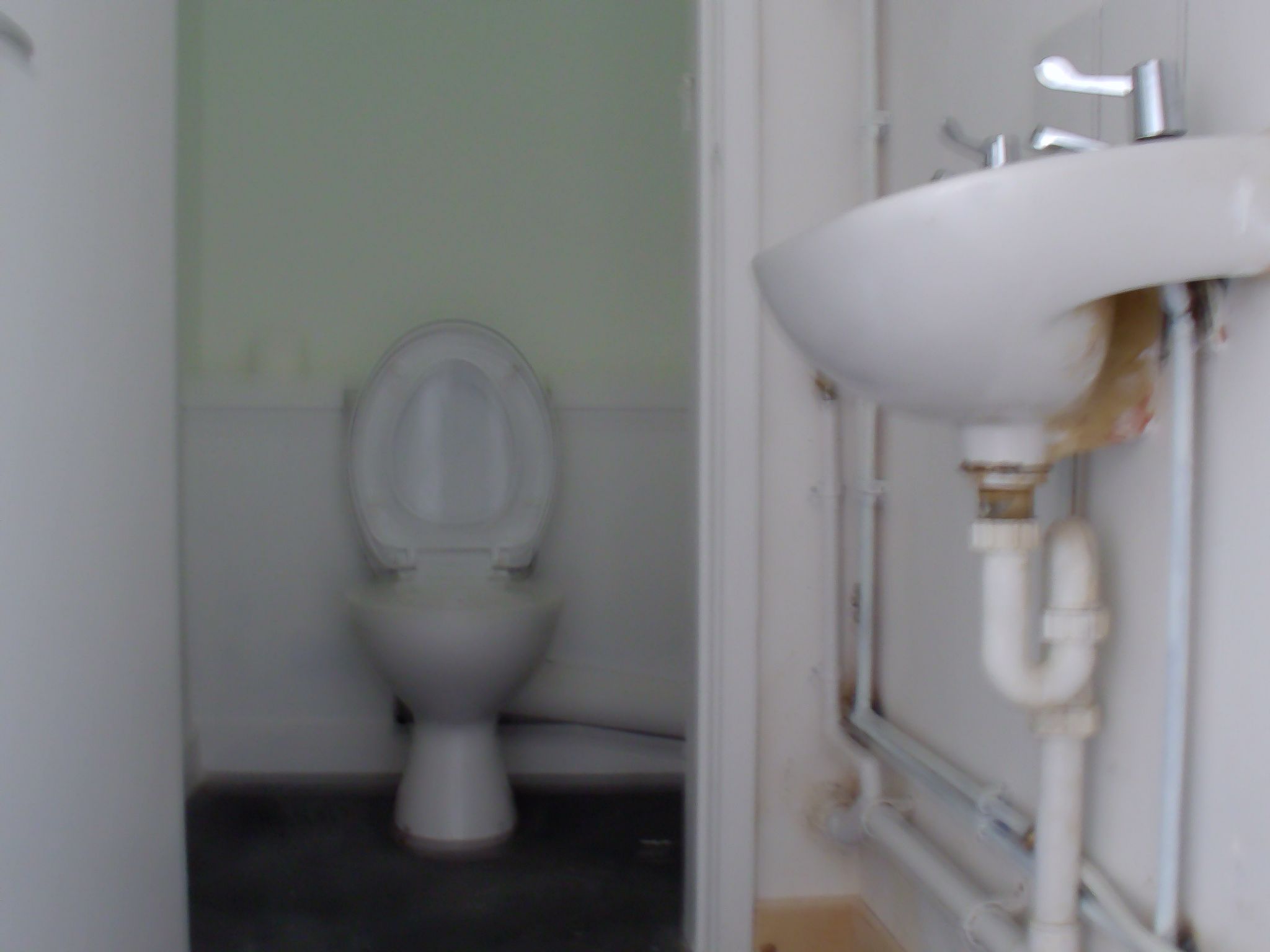 Shop To Let in Holyhead - Photograph 4.