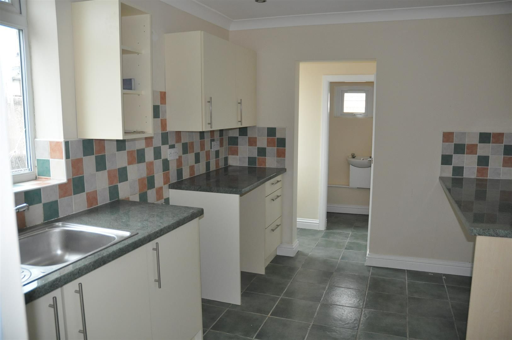 3 bedroom end terraced house For Sale in Holyhead - Photograph 4.