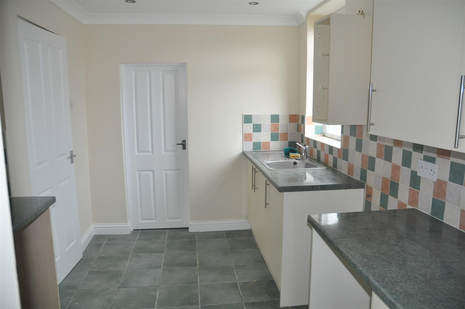 3 bedroom end terraced house For Sale in Holyhead - Photograph 5.