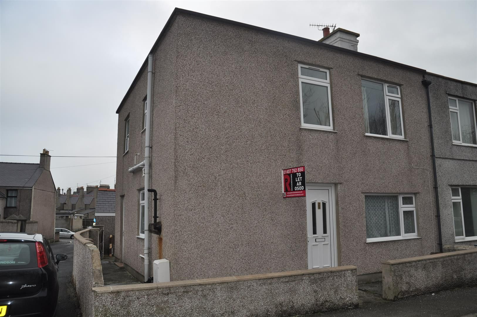 3 bedroom end terraced house For Sale in Holyhead - Property photograph.