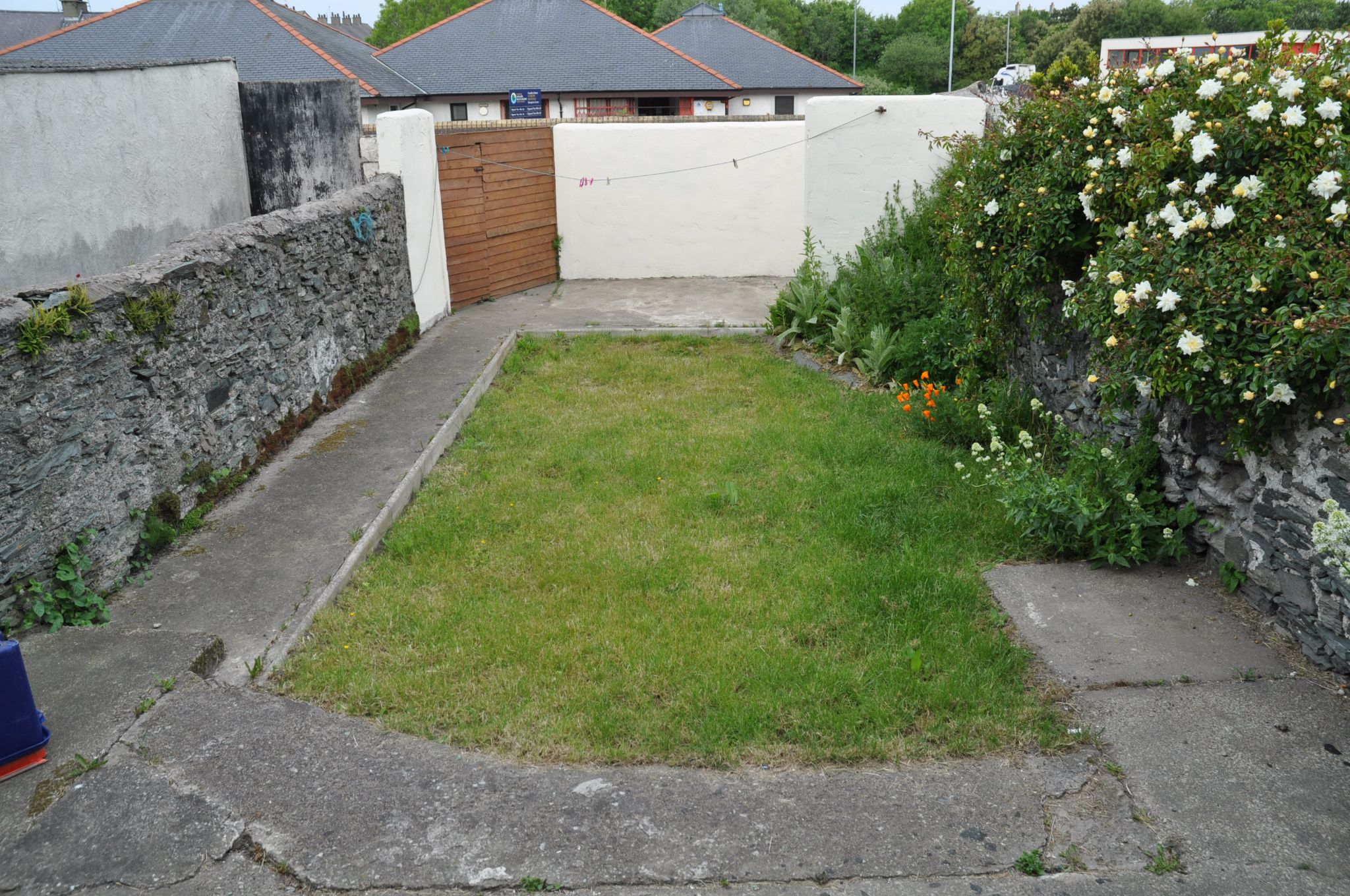 3 bedroom mid terraced house For Sale in Holyhead - Photograph 7.