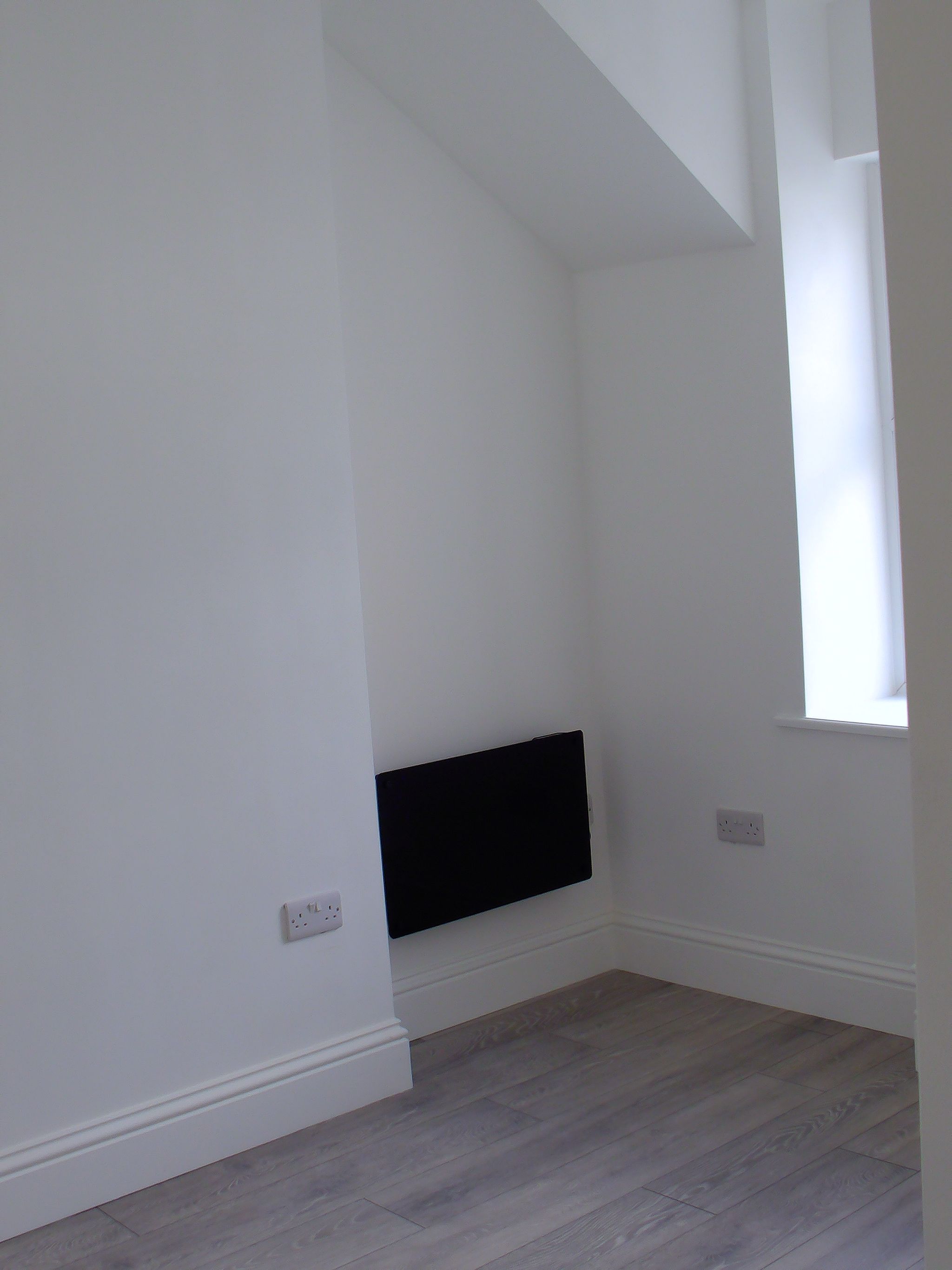 1 bedroom detached bungalow To Let in Llandudno - Photograph 5.