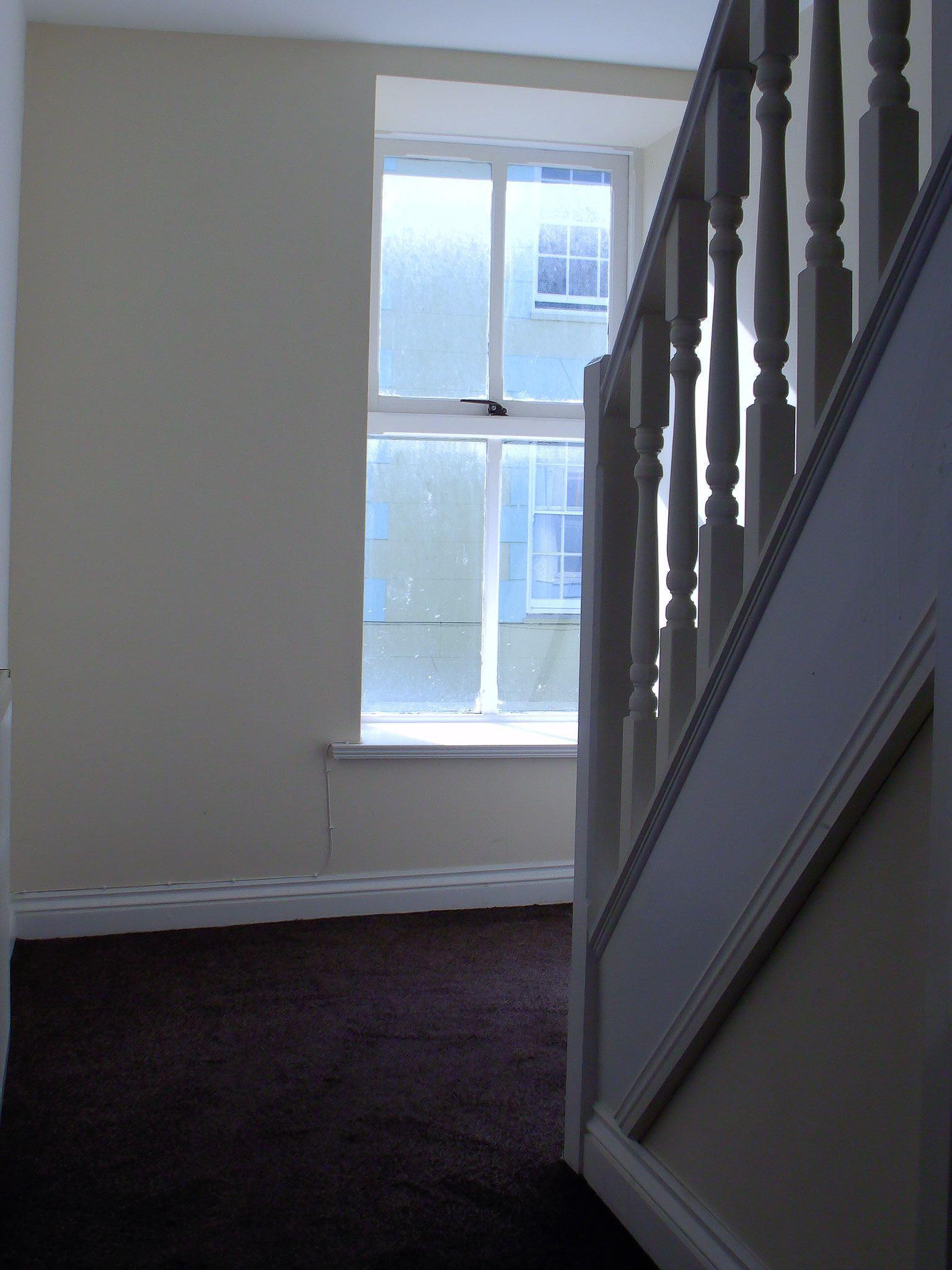 3 bedroom flat flat/apartment To Let in Holyhead - Photograph 6.