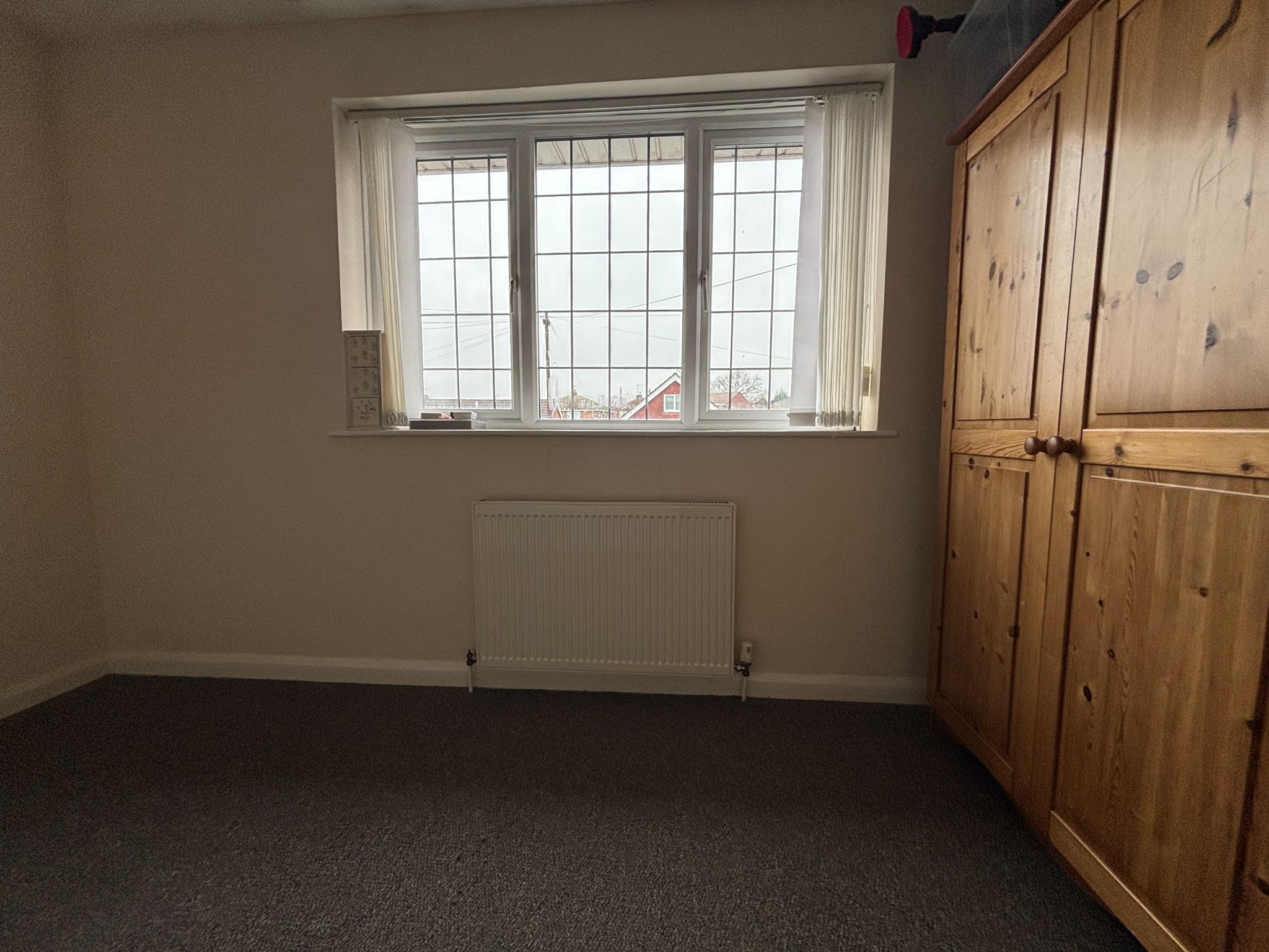 3 bedroom semi-detached house To Let in Bedworth - Bed 3.