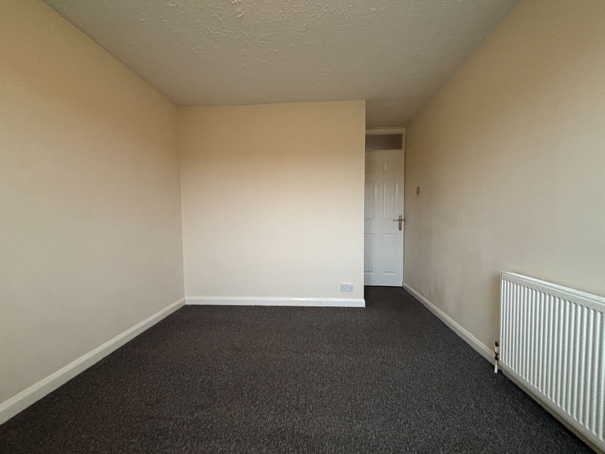 3 bedroom semi-detached house To Let in Bedworth - Bed 1,3.