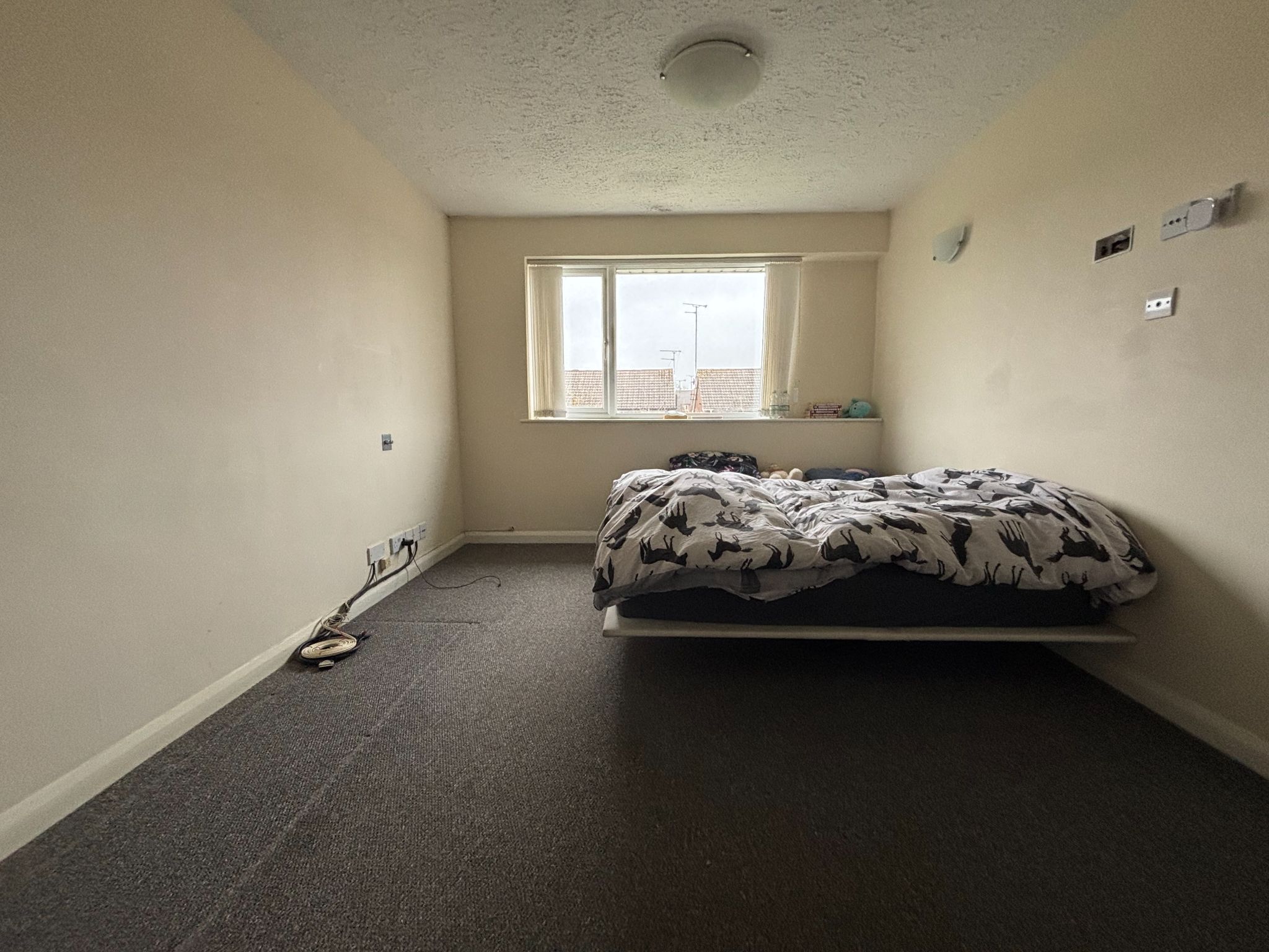 3 bedroom semi-detached house To Let in Bedworth - Bed 2.