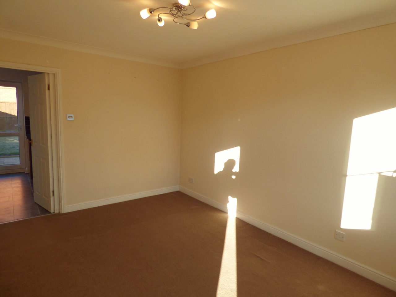 2 bedroom mid terraced house Let in Coventry - Photograph 5.