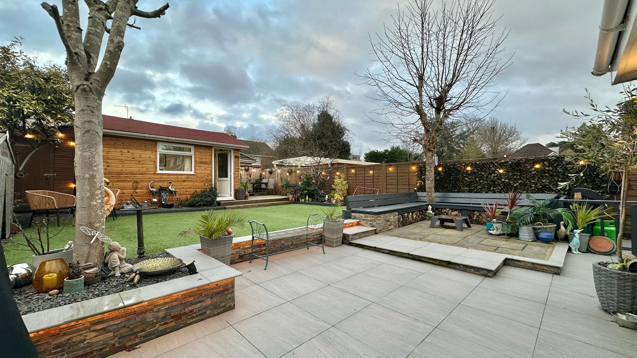 3 bedroom semi-detached house Sale Agreed in Coventry - Photograph 2.