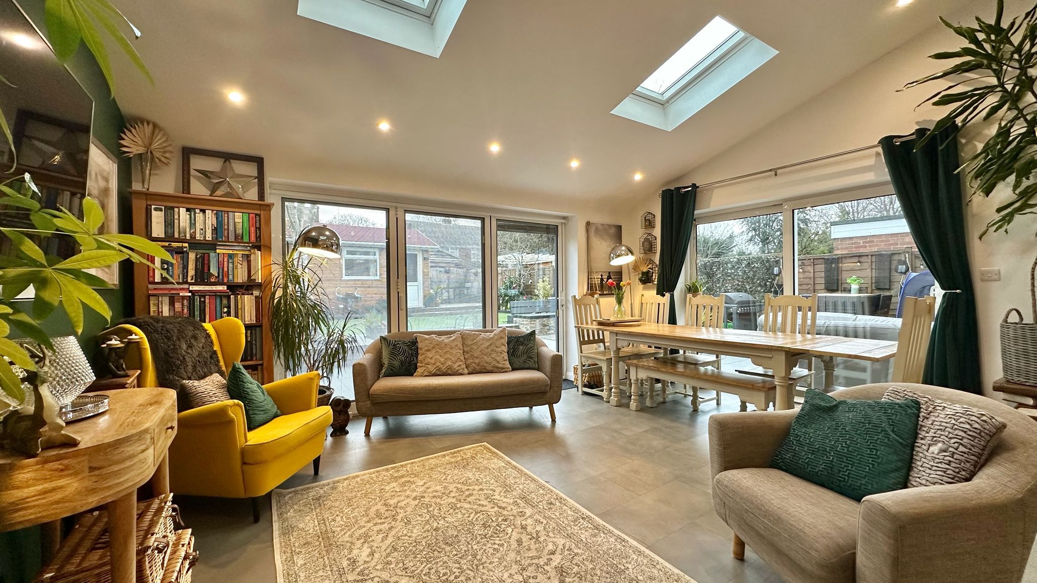 3 bedroom semi-detached house Sale Agreed in Coventry - Photograph 6.