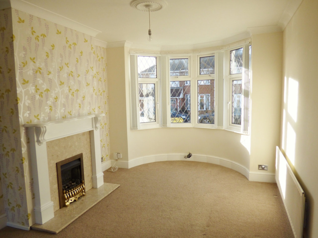 3 bedroom mid terraced house Let in Coventry - Photograph 3.