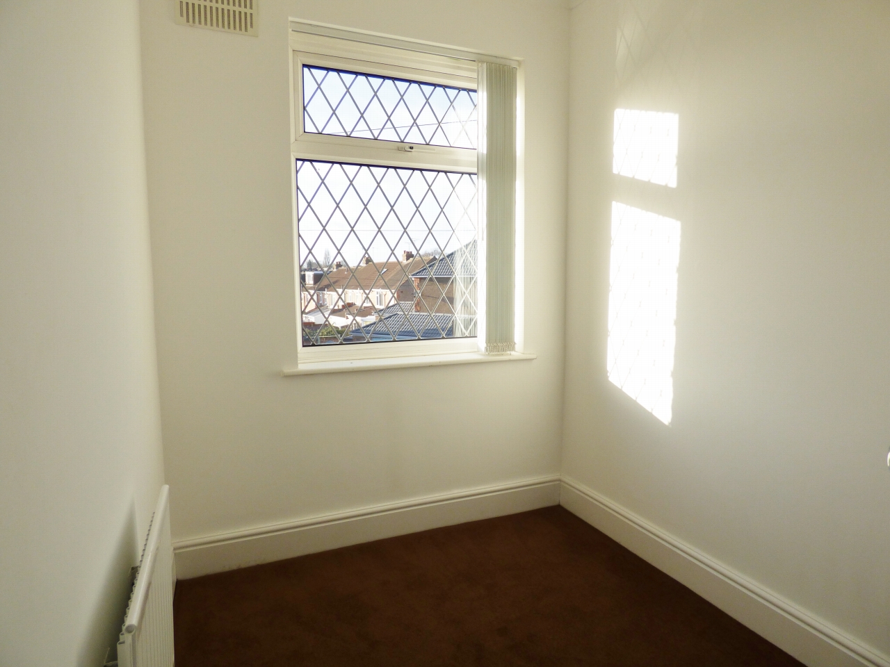 3 bedroom mid terraced house Let in Coventry - Photograph 8.