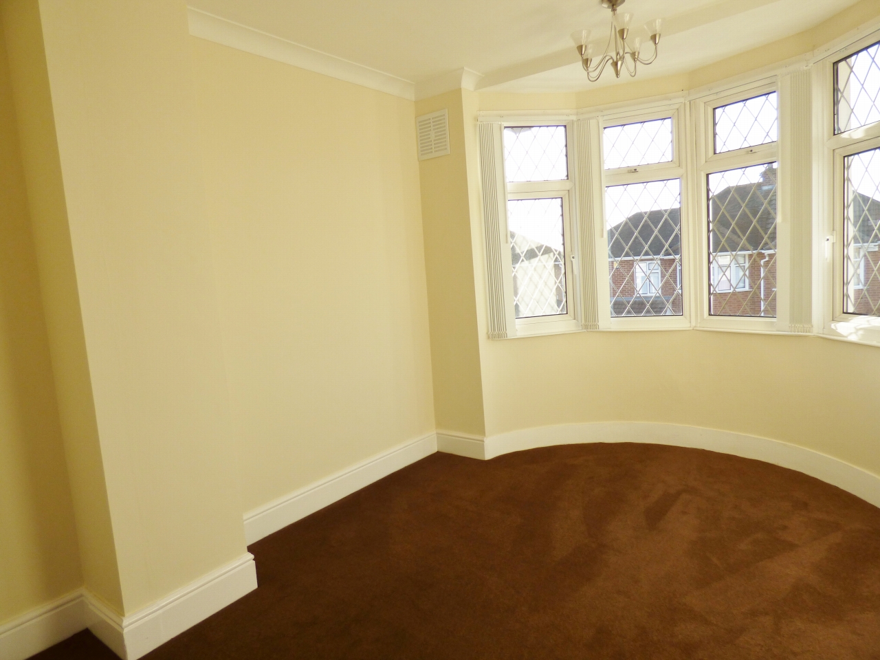 3 bedroom mid terraced house Let in Coventry - Photograph 6.