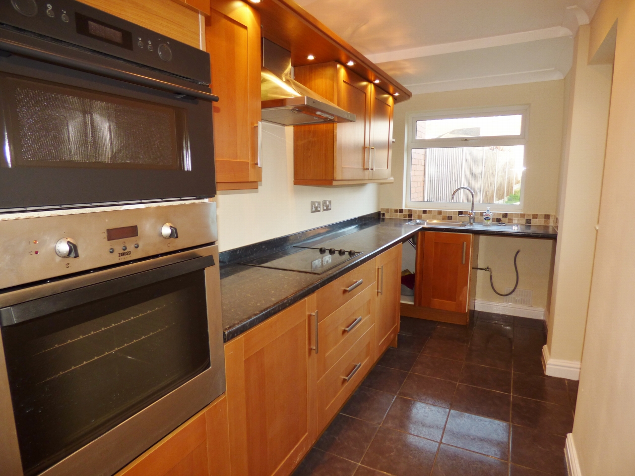 3 bedroom mid terraced house Let in Coventry - Photograph 5.
