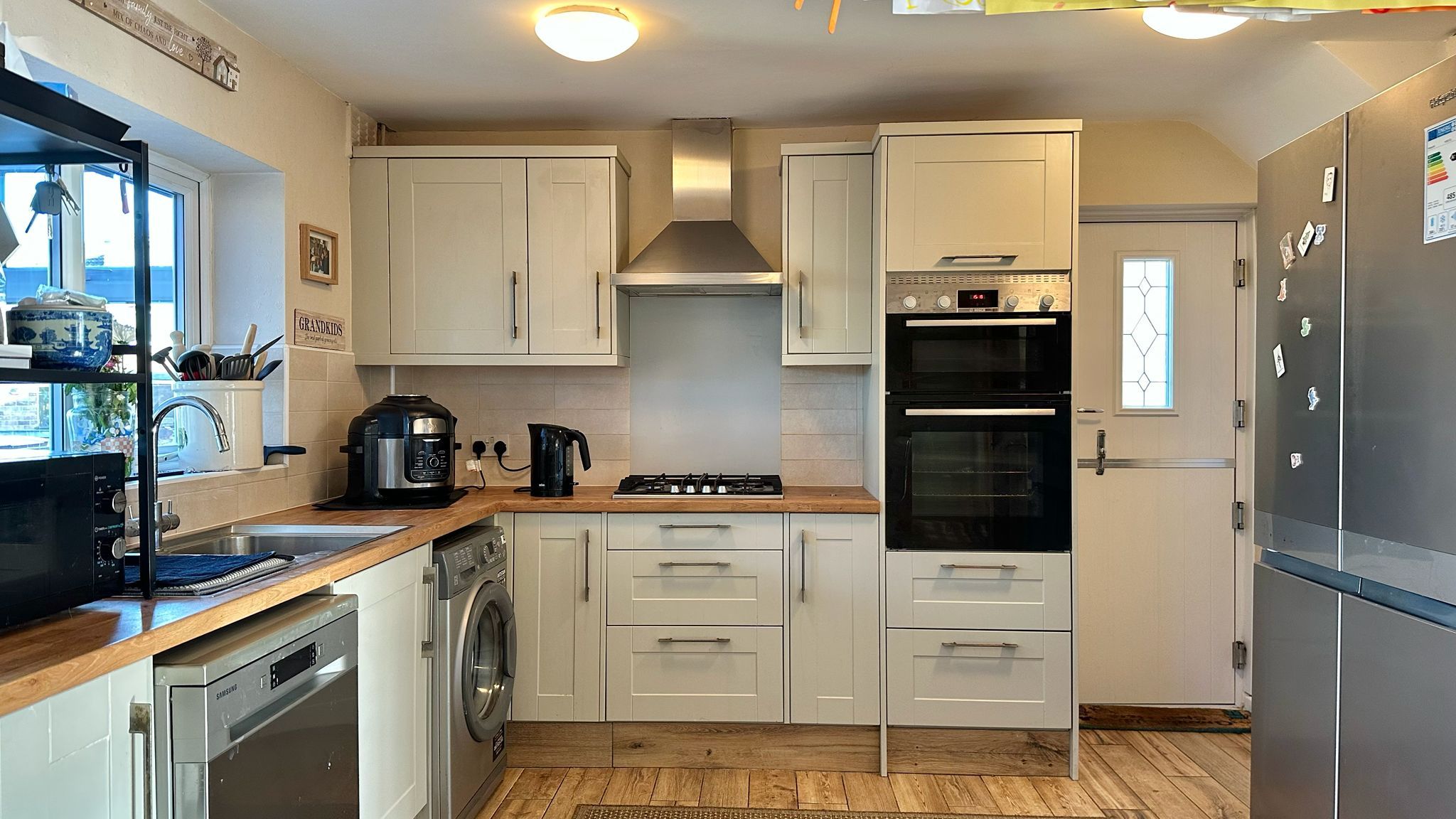 3 bedroom semi-detached house For Sale in Coventry - Photograph 6.