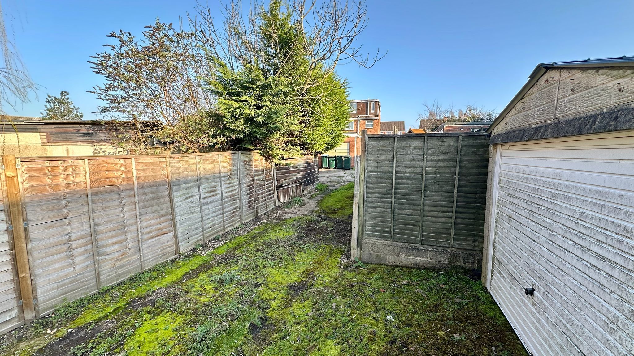 3 bedroom semi-detached house For Sale in Coventry - Photograph 22.